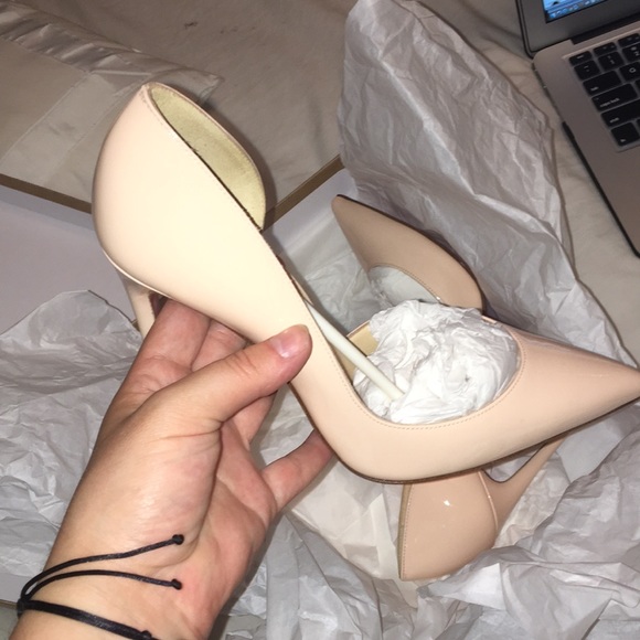 BRAND NEW a Christian Louboutin Light Pink Pumps - Picture 4 of 8